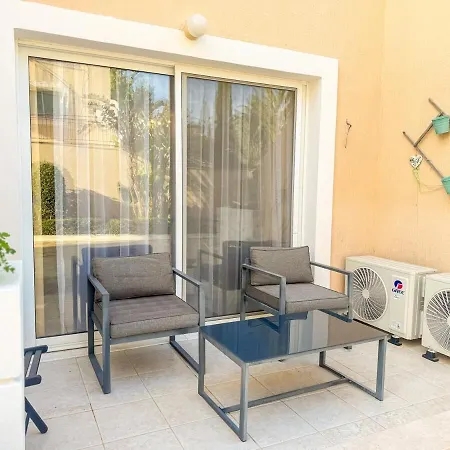 Apartment Townhouse In Gardens Gated Complex, 200mbps Wifi *